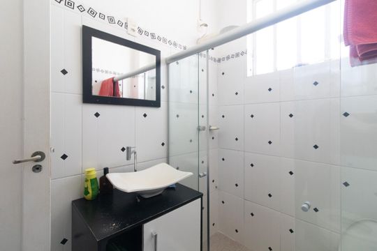 Banheiro de apartamento para alugar com 1 quarto, 30m² em Centro Histórico, Porto Alegre