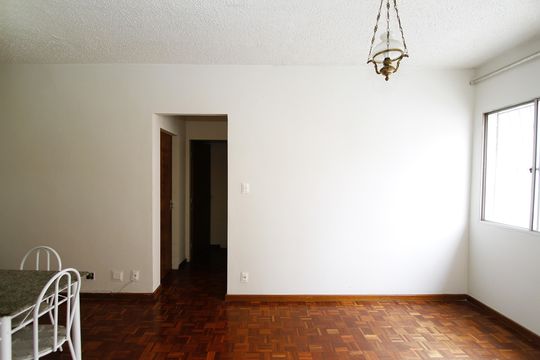 Sala de apartamento à venda com 2 quartos, 57m² em Padre Eustáquio, Belo Horizonte