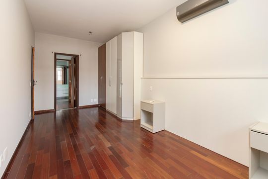 Suíte 4 de casa para alugar com 4 quartos, 450m² em Vila Cordeiro, São Paulo