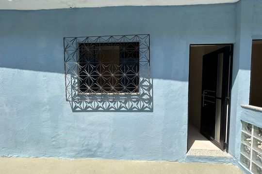 Fachada de casa para alugar com 1 quarto, 35m² em Madureira, Rio de Janeiro