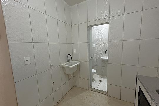 Cozinha e Área de Serviço de casa para alugar com 1 quarto, 35m² em Madureira, Rio de Janeiro