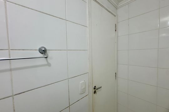 Banheiro 2 de apartamento para alugar com 3 quartos, 71m² em Jardim Flor da Montanha, Guarulhos