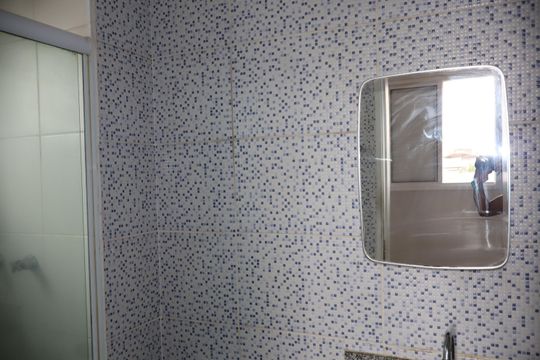 Banheiro da Suíte de apartamento para alugar com 2 quartos, 63m² em Vila Antonieta, São Paulo