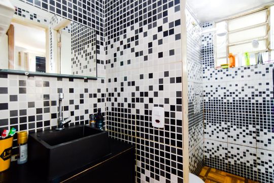 Banheiro de apartamento à venda com 2 quartos, 43m² em Jardim Bela Vista, Guarulhos