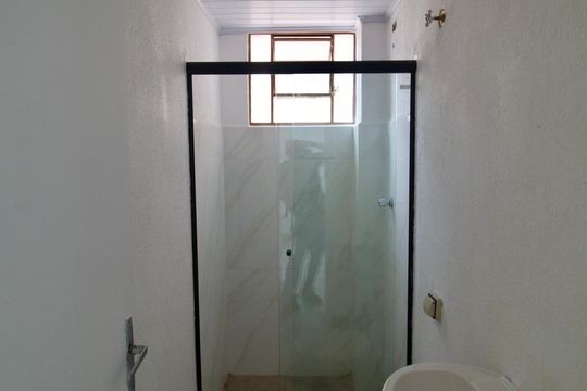 Banheiro de apartamento à venda com 3 quartos, 60m² em Boa Vista, Curitiba