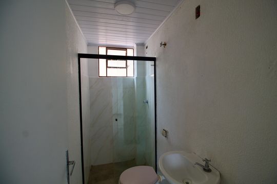 Banheiro de apartamento à venda com 3 quartos, 60m² em Boa Vista, Curitiba