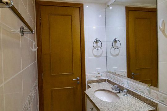Banheiro de apartamento para alugar com 3 quartos, 147m² em Bigorrilho, Curitiba