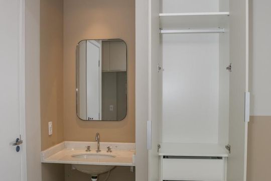 Banheiro de kitnet/studio para alugar com 1 quarto, 25m² em Perdizes, São Paulo