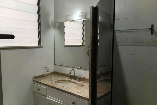Banheiro de apartamento para alugar com 3 quartos, 110m² em Lagoa, Rio de Janeiro
