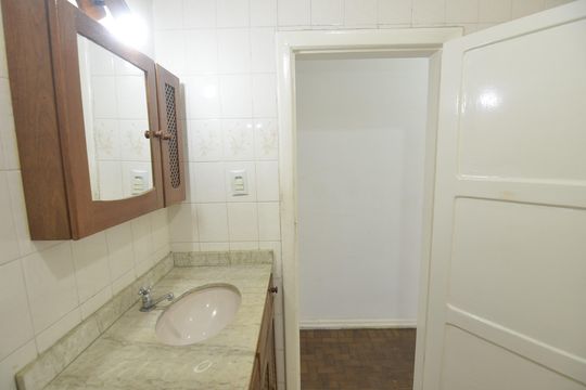 Banheiro Social de apartamento para alugar com 2 quartos, 85m² em Benfica, Rio de Janeiro