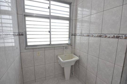 Área de Serviço de apartamento para alugar com 2 quartos, 85m² em Benfica, Rio de Janeiro
