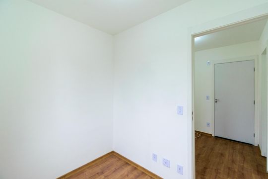 Quarto 2 de apartamento para alugar com 2 quartos, 34m² em Jardim Itacolomi, São Paulo