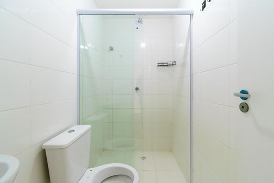 Banheiro de apartamento para alugar com 2 quartos, 34m² em Jardim Itacolomi, São Paulo