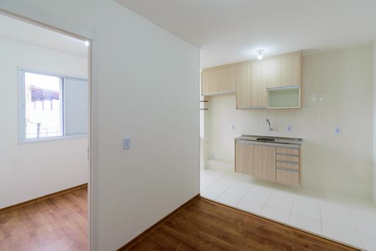 Sala de apartamento para alugar com 2 quartos, 34m² em Jardim Itacolomi, São Paulo