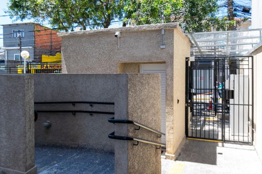 Entrada de apartamento para alugar com 2 quartos, 34m² em Jardim Itacolomi, São Paulo