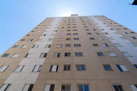 Fachada de apartamento para alugar com 2 quartos, 34m² em Jardim Itacolomi, São Paulo