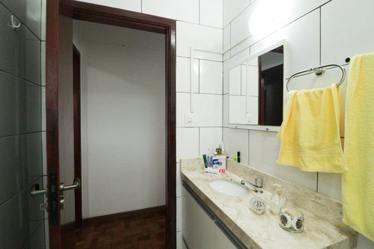 Banheiro de apartamento à venda com 1 quarto, 59m² em Parque Peruche, São Paulo