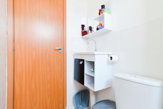 Banheiro  de apartamento para alugar com 2 quartos, 42m² em Água Chata, Guarulhos