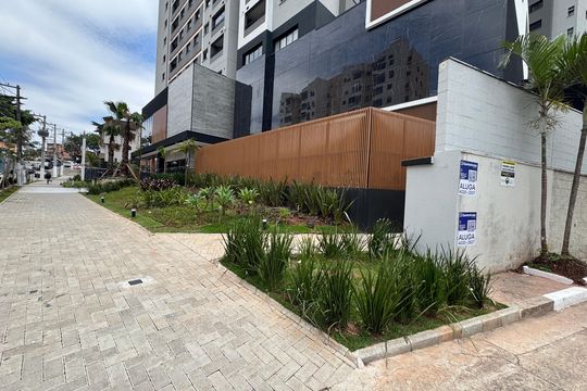Fachada com PLACA GRANDE de apartamento para alugar com 2 quartos, 39m² em Jaguaribe, Osasco