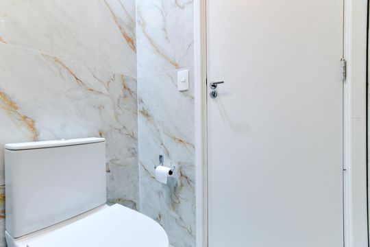 Banheiro de apartamento para alugar com 2 quartos, 47m² em Vila das Bandeiras, Guarulhos