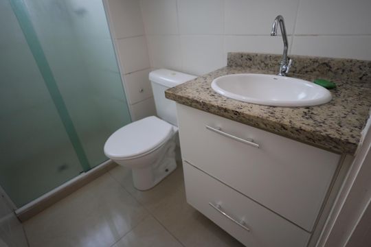 Banheiro de apartamento à venda com 2 quartos, 49m² em Bussocaba, Osasco