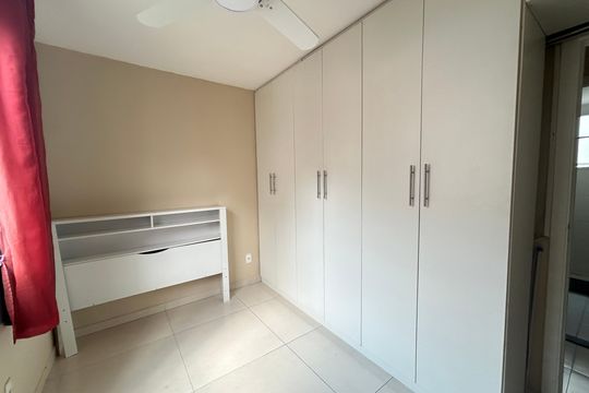 Quarto 1 de apartamento para alugar com 2 quartos, 40m² em Madureira, Rio de Janeiro
