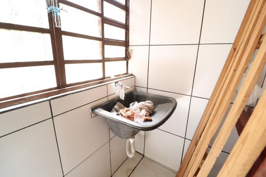 Cozinha e Área de Serviço de casa para alugar com 2 quartos, 60m² em Bom Jesus, Uberlândia