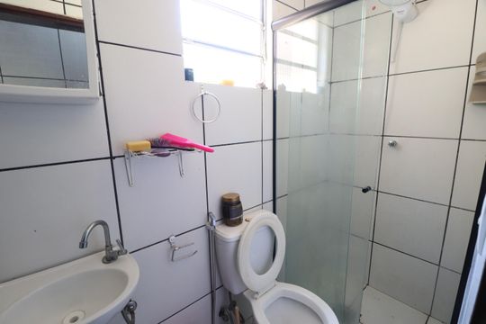 Banheiro de casa para alugar com 2 quartos, 60m² em Bom Jesus, Uberlândia