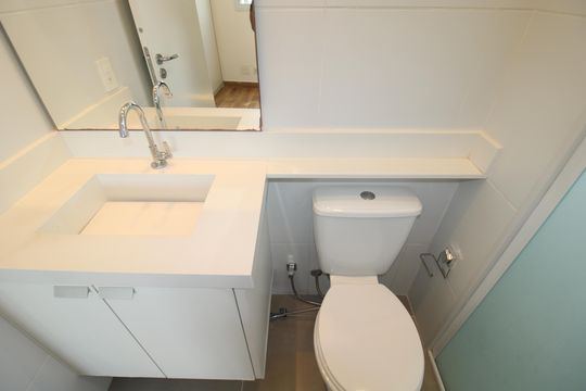 Banheiro de apartamento para alugar com 2 quartos, 55m² em Santa Teresinha, São Paulo