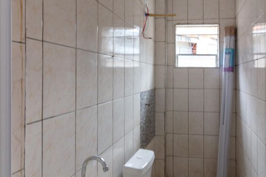 Banheiro de casa para alugar com 3 quartos, 50m² em Vila Bremen, Guarulhos