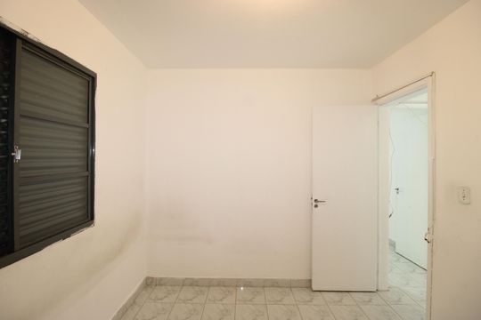 Quarto 2 de apartamento para alugar com 2 quartos, 50m² em Vila Carmosina, São Paulo