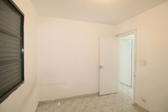 Quarto 2 de apartamento para alugar com 2 quartos, 50m² em Vila Carmosina, São Paulo