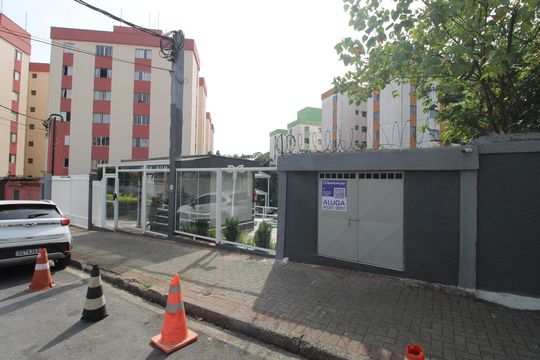 Fachada de apartamento para alugar com 2 quartos, 50m² em Vila Carmosina, São Paulo