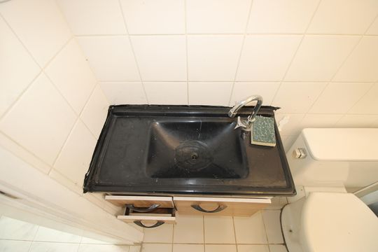 Banheiro de apartamento para alugar com 2 quartos, 50m² em Vila Carmosina, São Paulo