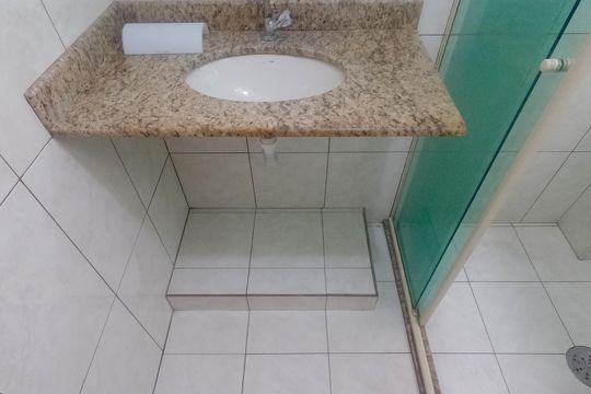 Banheiro de apartamento para alugar com 2 quartos, 72m² em Aparecida, Santos