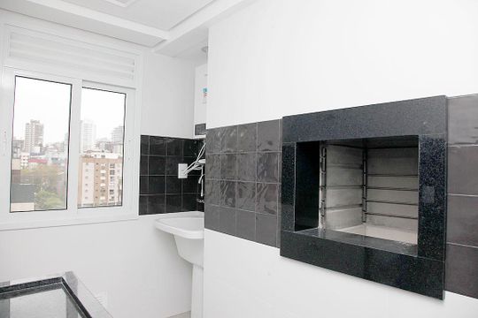 Cozinha + Área de Serviço de apartamento para alugar com 2 quartos, 63m² em Auxiliadora, Porto Alegre