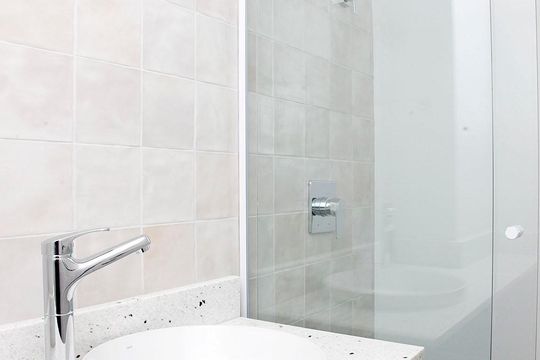 Banheiro 2 de apartamento para alugar com 2 quartos, 63m² em Auxiliadora, Porto Alegre