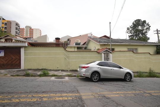 Fachada de casa à venda com 3 quartos, 300m² em Campestre, Santo André