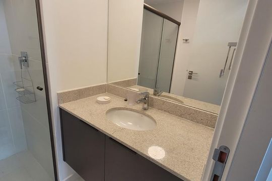 Banheiro 2 de apartamento para alugar com 1 quarto, 75m² em Pinheiros, São Paulo
