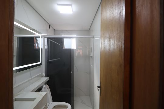 Banheiro de apartamento à venda com 2 quartos, 48m² em Olaria, Canoas