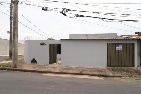 Fachada de casa para alugar com 2 quartos, 90m² em Mansour, Uberlândia