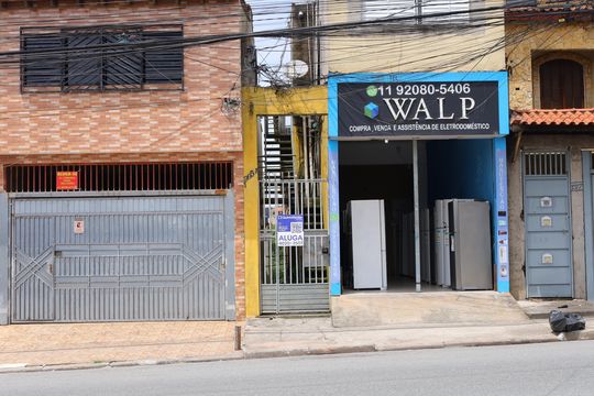 Placa GRANDE instalada no portão do imóvel, dia 14.10.2026 - Código da placa: JZYA-102 de casa para alugar com 2 quartos, 50m² em Cidade Líder, São Paulo