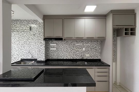 Cozinha de apartamento para alugar com 2 quartos, 51m² em Coqueiros, Florianópolis