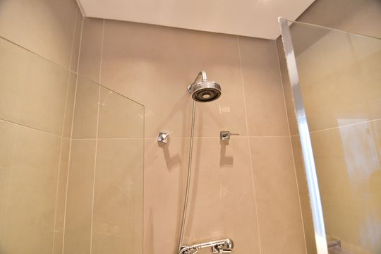 Banheiro de apartamento para alugar com 1 quarto, 45m² em Cambuí, Campinas