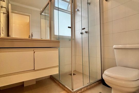 Banheiro da Suíte 1 de apartamento para alugar com 2 quartos, 105m² em Tamboré, Santana de Parnaíba