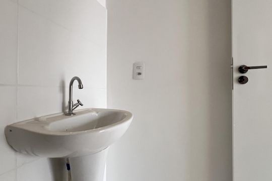 Banheiro de apartamento à venda com 2 quartos, 44m² em Picanço, Guarulhos