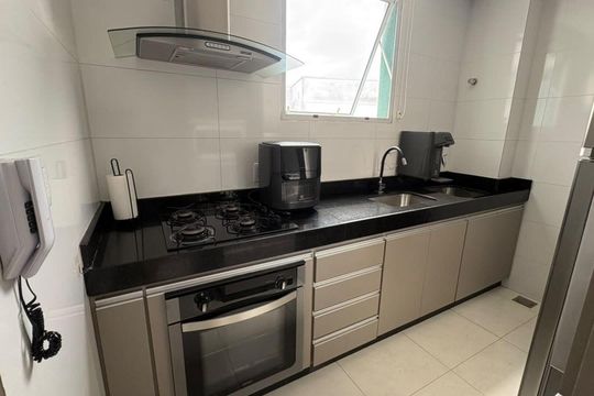 Cozinha de apartamento à venda com 2 quartos, 43m² em Betim Industrial, Betim