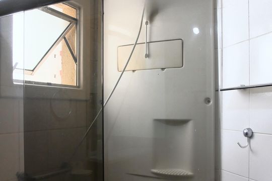Banheiro de apartamento para alugar com 2 quartos, 48m² em Vila Inglesa, São Paulo