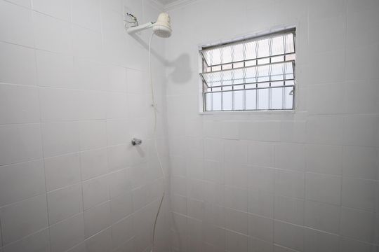Banheiro de casa para alugar com 1 quarto, 48m² em Veloso, Osasco