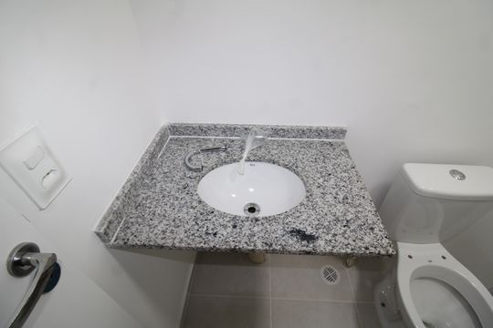 Banheiro 2 de apartamento para alugar com 2 quartos, 50m² em Santana, São Paulo